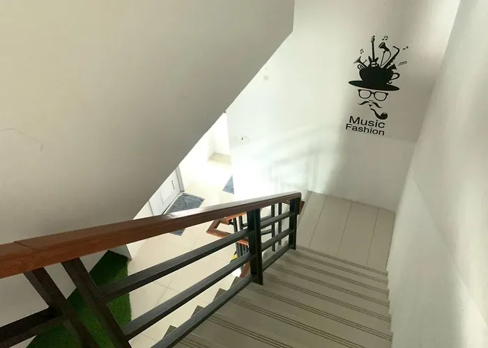Sleepy-homey Don Mueang Airport Hostel *