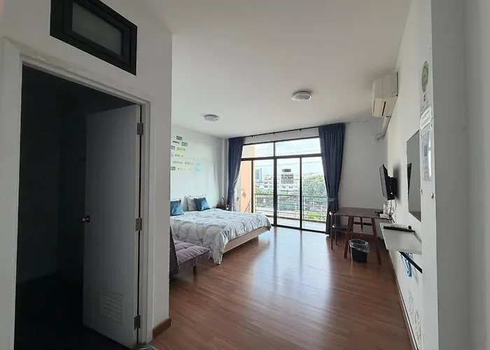 Sleepy-homey Don Mueang Airport Hostel *